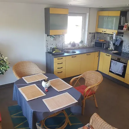 Zimmer 2 Nahe Thoraxklinik - Bad Und Kueche Geteilt