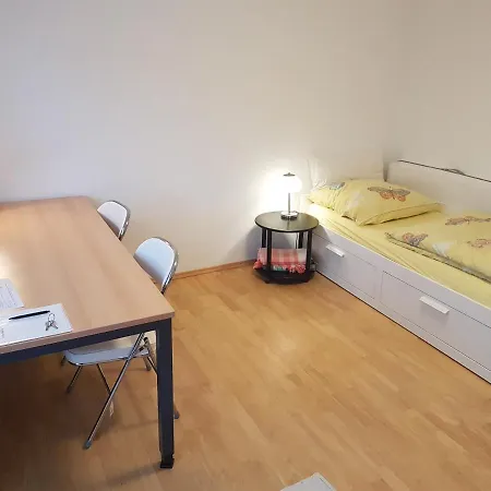 Zimmer 2 Nahe Thoraxklinik - Bad Und Kueche Geteilt *